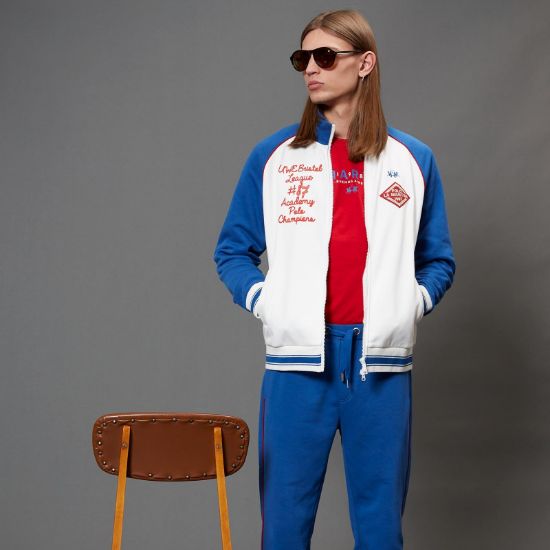 <span style="font-family: Montserrat;font-style: normal;font-weight: 600;color: #000;font-size: 18px;line-height: 18px;">SUDADERAS</span>