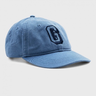 Gorra desteñida por el sol