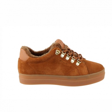 Zapatillas ante Aurora