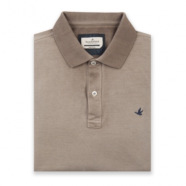 Polo marrón descolorido