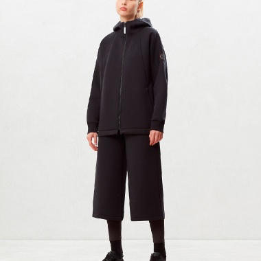 Sudadera negra de tejido acolchado con capucha