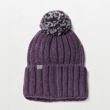 Gorro morado con borla