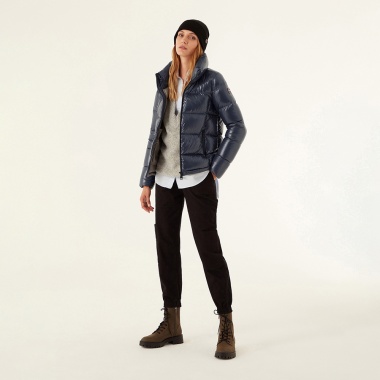 Chaqueta cuello alto lacado