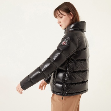 Chaqueta cuello alto lacado