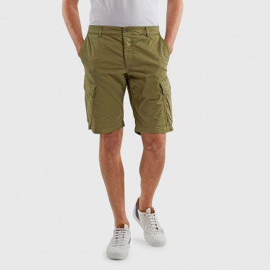 Bermudas multibolsillos verde