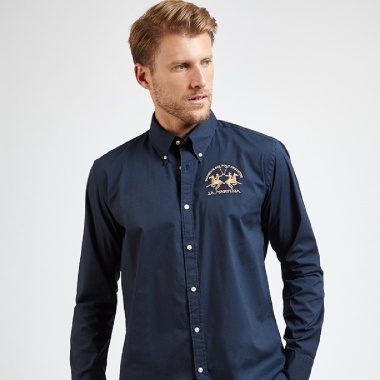 Camisa azul con estampado dorado