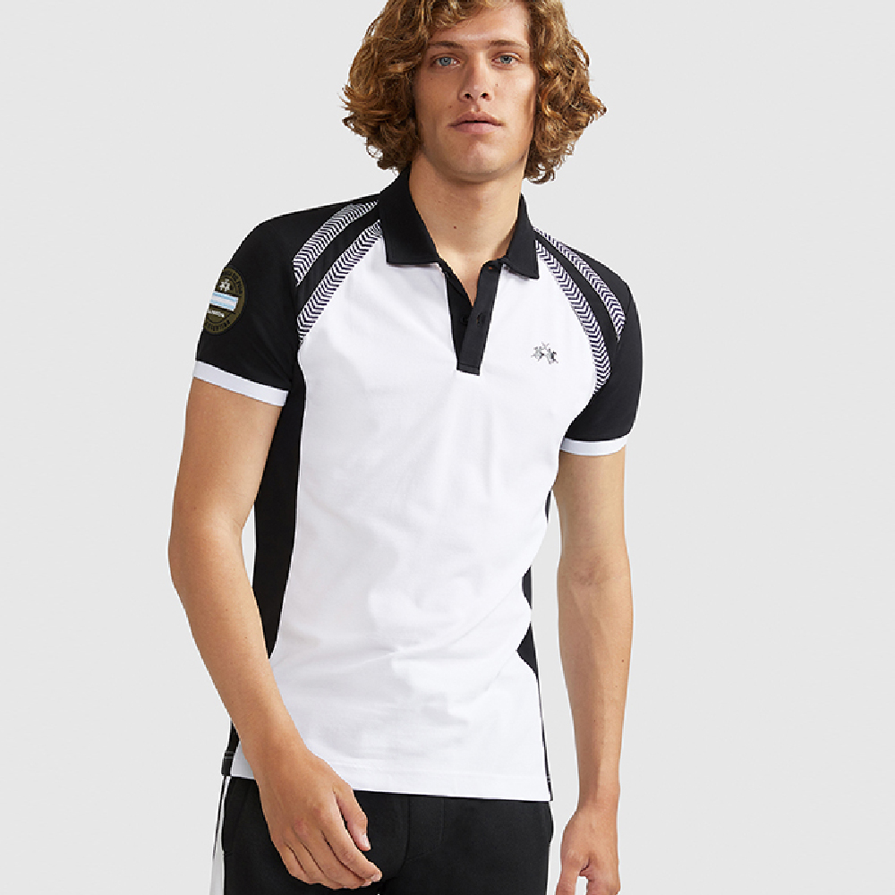 polo azul y blanco
