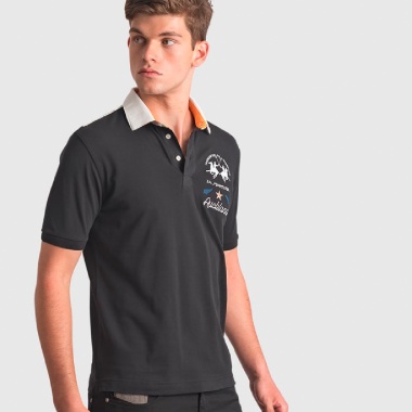 Polo negro cuello gris y naranja